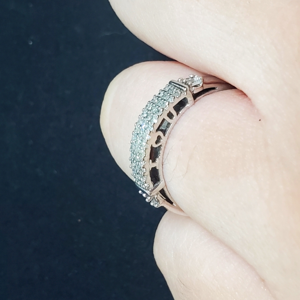 10kt SOLID WHITE GOLD- I ♡ U Diamond Ring